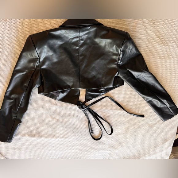 REVOLVE H:OURS Alvina Black Faux Leather Cropped Blazer Cropped Jacket - Picture 7 of 12